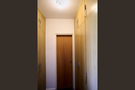 Apartamento à venda com 140m², 4 quartos e 3 vagas Apartamento à venda com 140m², 4 quartos e 3 vagasCloset da suíte