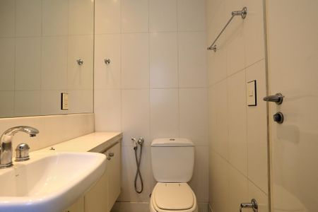 Apartamento à venda com 140m², 4 quartos e 3 vagas Apartamento à venda com 140m², 4 quartos e 3 vagasBanheiro da Suíte