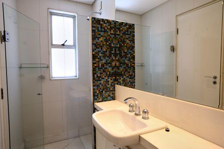 Apartamento à venda com 140m², 4 quartos e 3 vagas Apartamento à venda com 140m², 4 quartos e 3 vagasBanheiro da Suíte