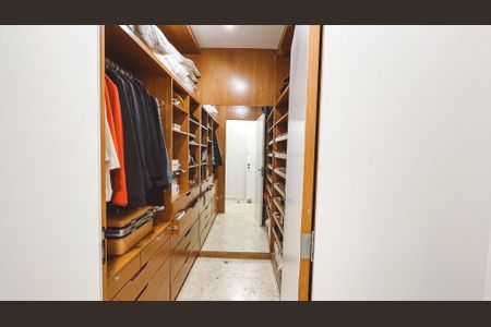 Casa para alugar com 500m², 4 quartos e NaN vagasCloset da suíte 2