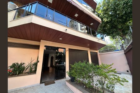 Apartamento à venda com 85m², 2 quartos e 1 vagaFachada