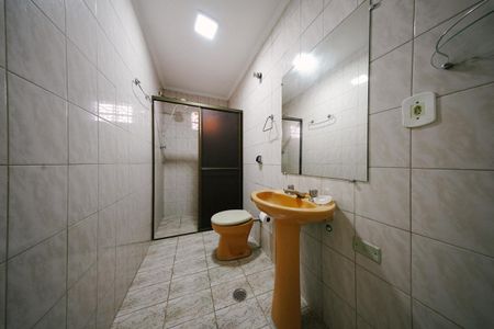 Casa para alugar com 125m², 2 quartos e 1 vaga Casa para alugar com 125m², 2 quartos e 1 vagaBanheiro social