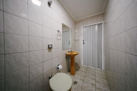 Casa para alugar com 125m², 2 quartos e 1 vaga Casa para alugar com 125m², 2 quartos e 1 vagaBanheiro social