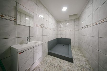 Casa para alugar com 125m², 2 quartos e 1 vaga Casa para alugar com 125m², 2 quartos e 1 vagaBanheiro da Suíte