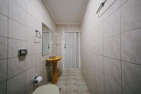 Casa para alugar com 125m², 2 quartos e 1 vaga Casa para alugar com 125m², 2 quartos e 1 vagaBanheiro social