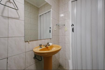 Casa para alugar com 125m², 2 quartos e 1 vaga Casa para alugar com 125m², 2 quartos e 1 vagaBanheiro social