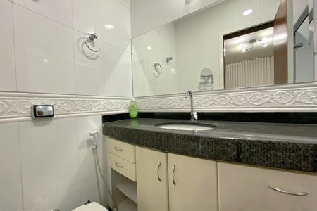 Apartamento à venda com 130m², 4 quartos e 2 vagasBanheiro da Suíte 1