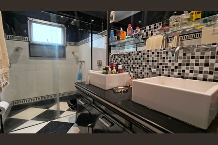 Apartamento à venda com 368m², 4 quartos e 2 vagasBanheiro da Suíte 1