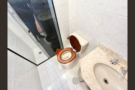 Apartamento à venda com 97m², 4 quartos e 2 vagas Apartamento à venda com 97m², 4 quartos e 2 vagasBanheiro
