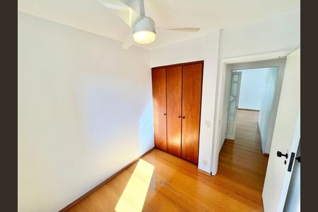 Apartamento à venda com 97m², 4 quartos e 2 vagas Apartamento à venda com 97m², 4 quartos e 2 vagasQuarto 2