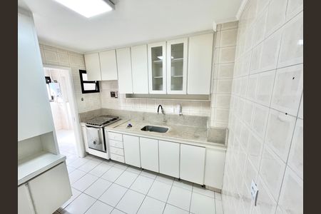 Apartamento à venda com 97m², 4 quartos e 2 vagas Apartamento à venda com 97m², 4 quartos e 2 vagasCozinha
