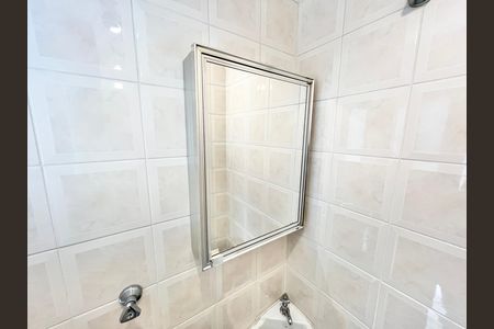 Apartamento à venda com 97m², 4 quartos e 2 vagas Apartamento à venda com 97m², 4 quartos e 2 vagasBanheiro de serviço