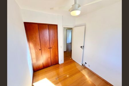 Apartamento à venda com 97m², 4 quartos e 2 vagas Apartamento à venda com 97m², 4 quartos e 2 vagasQuarto 2