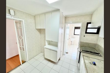 Apartamento à venda com 97m², 4 quartos e 2 vagas Apartamento à venda com 97m², 4 quartos e 2 vagasCozinha