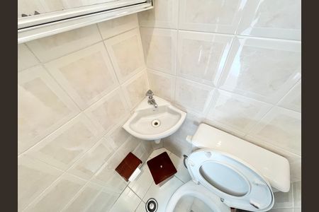 Apartamento à venda com 97m², 4 quartos e 2 vagas Apartamento à venda com 97m², 4 quartos e 2 vagasBanheiro de serviço