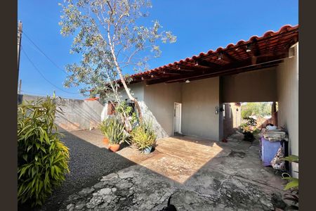 Casa à venda com 116m², 2 quartos e 3 vagasFachada