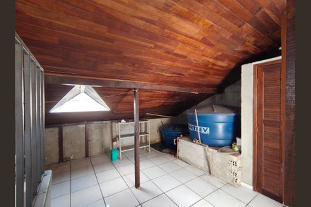 Casa para alugar com 298m², 4 quartos e 4 vagas Casa para alugar com 298m², 4 quartos e 4 vagasSótão