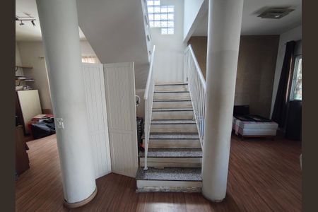 Escada Segundo Andar de casa para alugar com 4 quartos, 298m² em Taquara, Rio de Janeiro