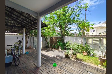 Casa para alugar com 298m², 4 quartos e 4 vagas Casa para alugar com 298m², 4 quartos e 4 vagasQuintal