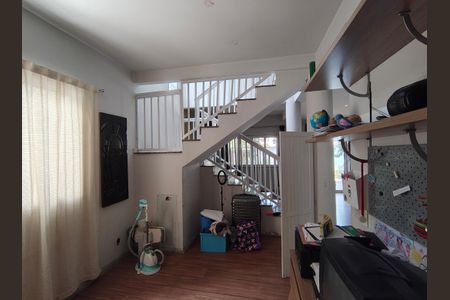 Casa para alugar com 298m², 4 quartos e 4 vagas Casa para alugar com 298m², 4 quartos e 4 vagasEscritorio