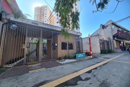 Fachada de apartamento para alugar com 2 quartos, 37m² em Vila Virginia, São Paulo