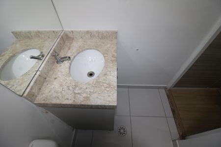 Banheiro de kitnet/studio para alugar com 1 quarto, 26m² em Santana, São Paulo
