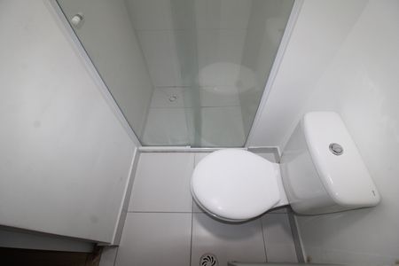 Banheiro de kitnet/studio para alugar com 1 quarto, 26m² em Santana, São Paulo