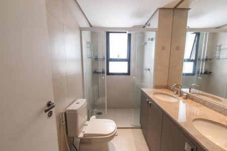 Apartamento à venda com 233m², 3 quartos e 4 vagasBanheiro da suíte 2