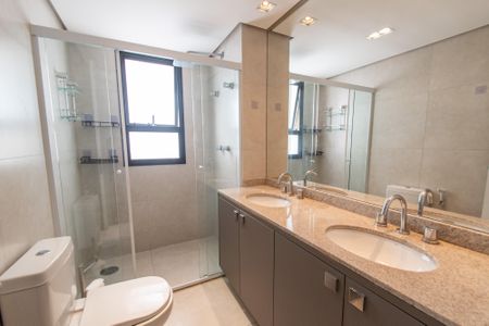 Apartamento à venda com 233m², 3 quartos e 4 vagasBanheiro da suíte 2