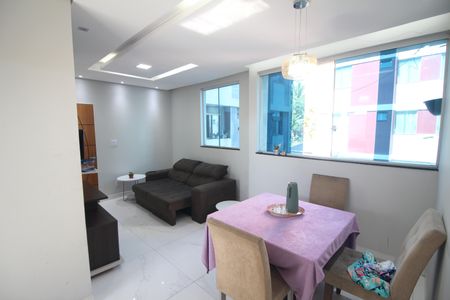 Sala de apartamento para alugar com 3 quartos, 85m² em Novo Riacho, Contagem