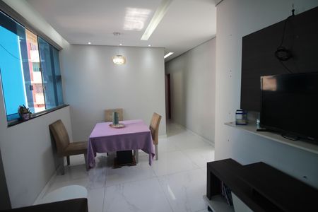 Sala de apartamento para alugar com 3 quartos, 85m² em Novo Riacho, Contagem