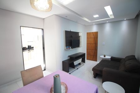 Sala de apartamento para alugar com 3 quartos, 85m² em Novo Riacho, Contagem