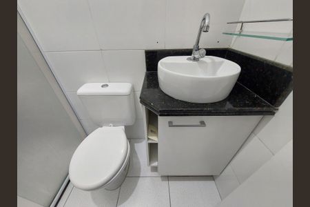 Casa à venda com 87m², 3 quartos e 2 vagas Casa à venda com 87m², 3 quartos e 2 vagasBanheiro Social