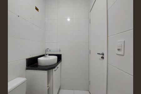 Casa à venda com 87m², 3 quartos e 2 vagas Casa à venda com 87m², 3 quartos e 2 vagasBanheiro Social