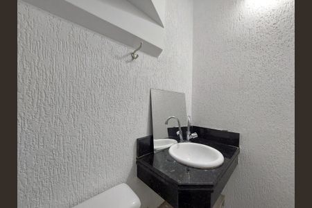 Casa à venda com 87m², 3 quartos e 2 vagas Casa à venda com 87m², 3 quartos e 2 vagasLavabo