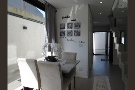 Casa à venda com 130m², 3 quartos e 4 vagasSala