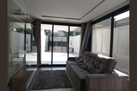 Casa à venda com 130m², 3 quartos e 4 vagasSala