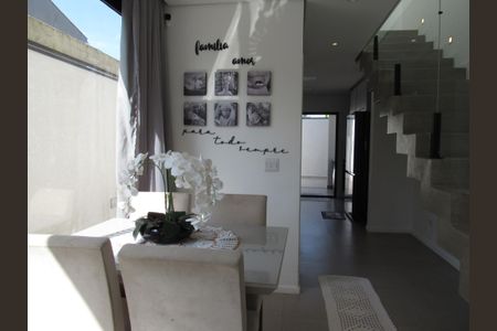 Casa à venda com 130m², 3 quartos e 4 vagasSala