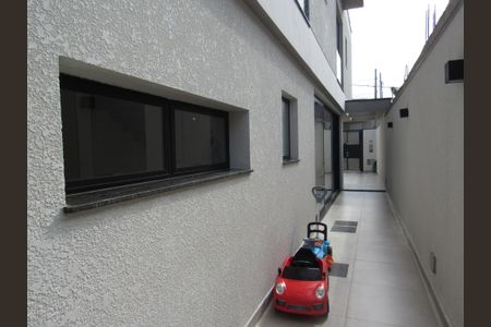 Casa à venda com 130m², 3 quartos e 4 vagasQuintal