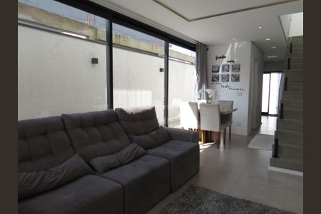 Casa à venda com 130m², 3 quartos e 4 vagasSala