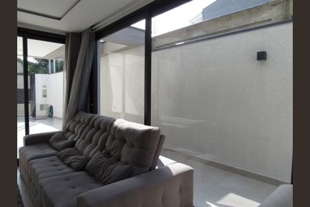 Casa à venda com 130m², 3 quartos e 4 vagasSala