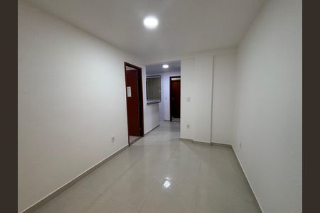 Sala de kitnet/studio para alugar com 1 quarto, 35m² em Recreio dos Bandeirantes, Rio de Janeiro