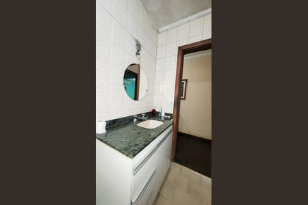 Casa para alugar com 380m², 5 quartos e 4 vagasBanheiro Social