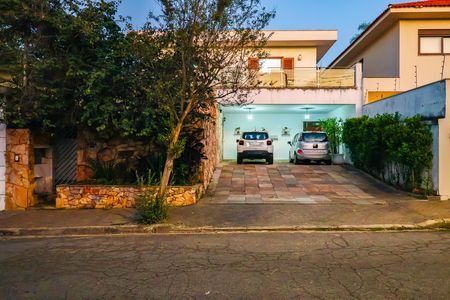 Fachada de casa para alugar com 5 quartos, 450m² em Vila Inah, São Paulo