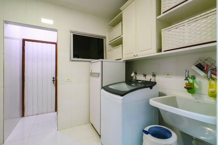 Área de serviço de casa para alugar com 5 quartos, 450m² em Vila Inah, São Paulo