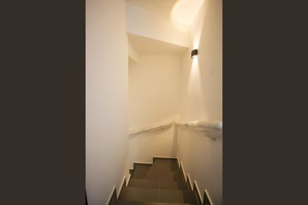 Casa para alugar com 143m², 2 quartos e 2 vagasEscada