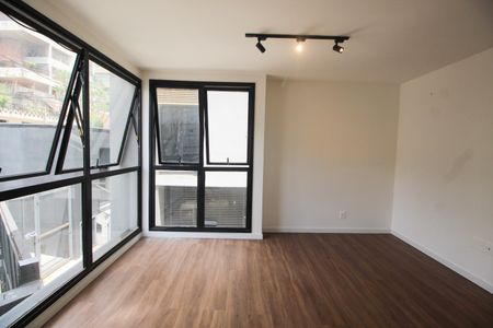 Sala de casa para alugar com 2 quartos, 143m² em Real Parque, São Paulo