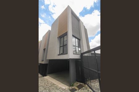 Casa para alugar com 143m², 2 quartos e 2 vagasFachada