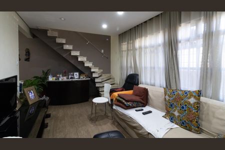 Casa à venda com 135m², 3 quartos e 3 vagas Casa à venda com 135m², 3 quartos e 3 vagasSala