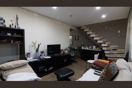 Casa à venda com 135m², 3 quartos e 3 vagas Casa à venda com 135m², 3 quartos e 3 vagasSala